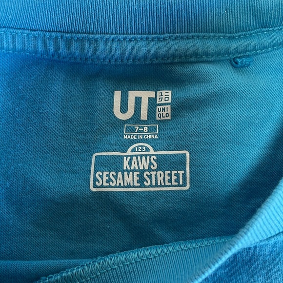 Uniqlo Kaws x Sesame Street Cookie Monster t-shirt, size 7-8 - Picture 3 of 4